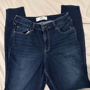 Hollister Blue Skinny Jeans with Tapered Leg and Subtle Fading